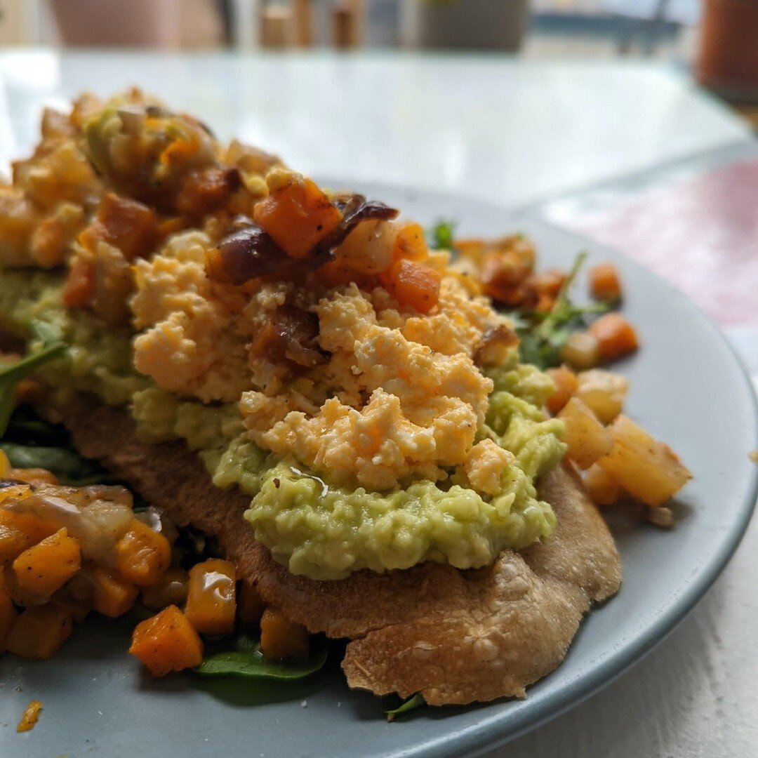 Hold up the weekend is just around the corner, have a great one everybody.
ft. Avo hash with scrappy eggs
 #veganfood #veganrecipes #vegan #vegansofig #veganfoodporn